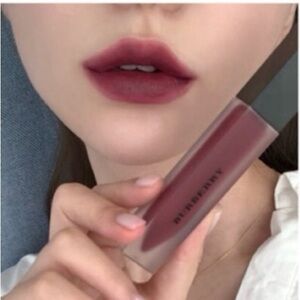 🆕Burberry liquid lip velvet shade oxblood
